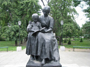 Памятник «Учительница первая моя»