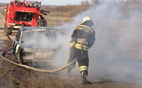 На Вольском тракте на ходу загорелся автомобиль