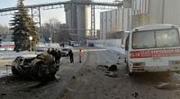 Пассажир автомобиля погиб при столкновении с автобусом