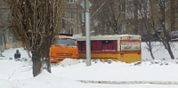 В Саратове столкнулись автобус и мусоровоз