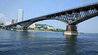 Около моста Саратов-Энгельс горел расселенный дом