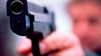 В Балаково мужчина угрожал людям пистолетом