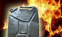  За отказ дать денег на выпивку житель Саратова поджег свою мать
